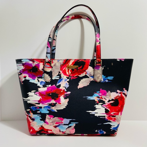 ♠️KATE SPADE♠️LOVE IT❤️STYLISH DESIGNER TO USE YEAR ROUND.EXCELLENT CONDITION. - Picture 2 of 12
